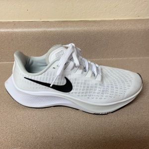 White Nike Pegasus 37 Running Shoe Size 6.5